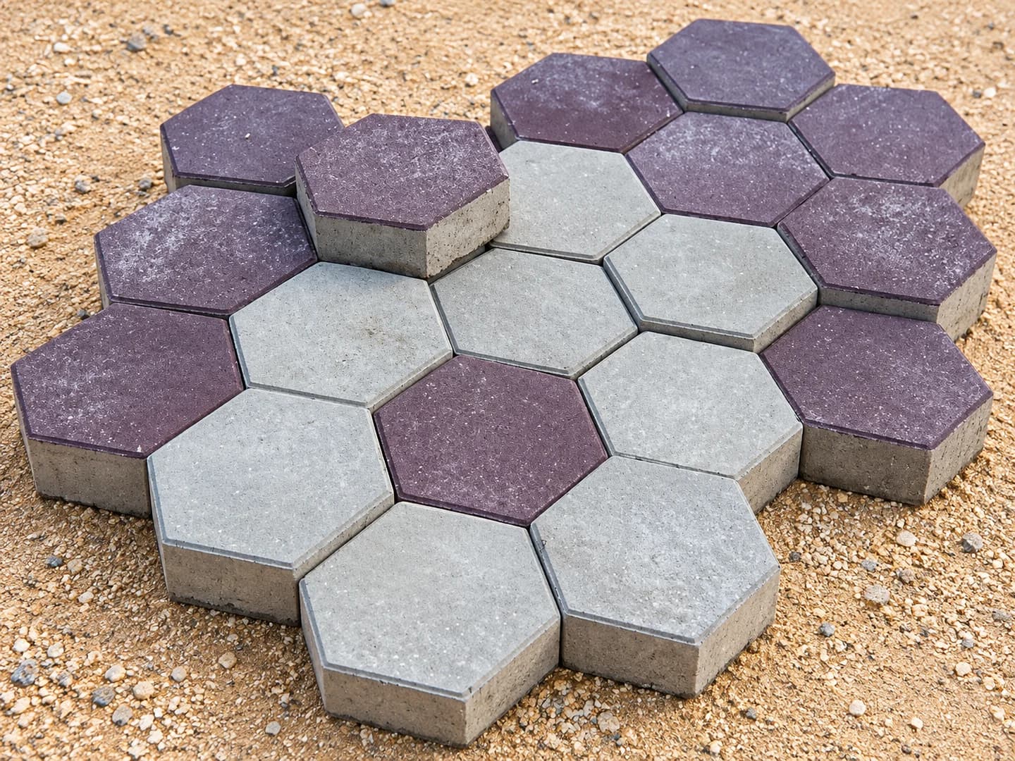 Pavés hexagonaux gris et colorés